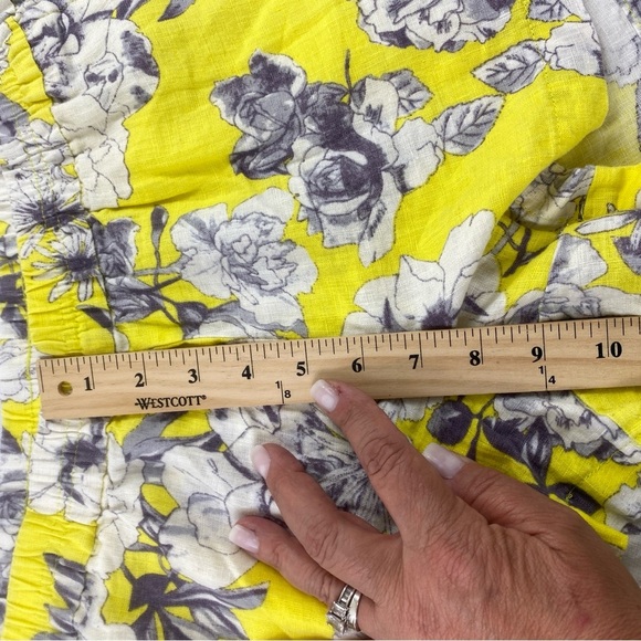 Kut from the Kloth Jansen Yellow Japanese Floral Printed 100% Linen Shorts Sz 10 - Picture 11 of 14